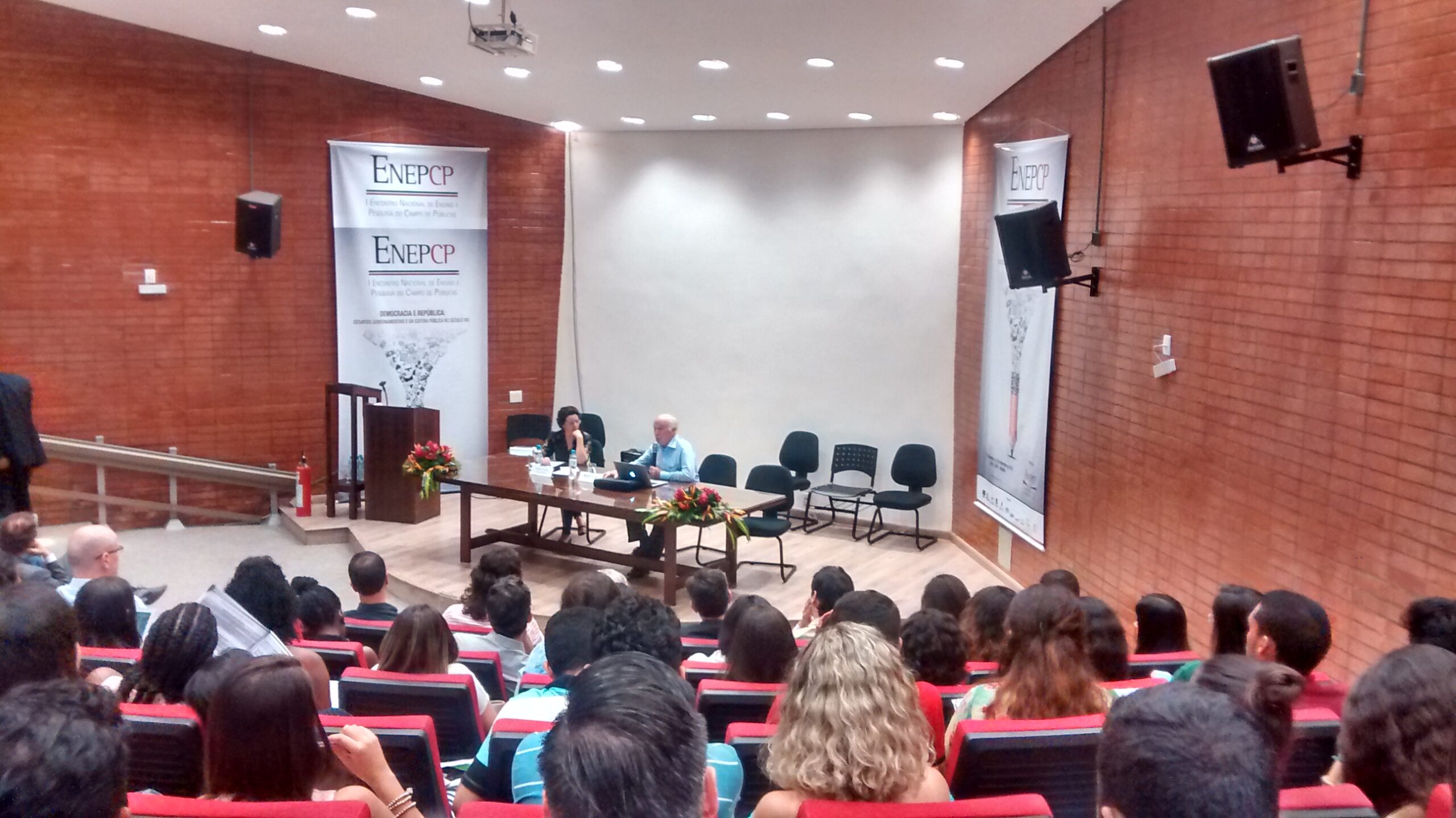 Mesa redonda Experiências inovadoras em Ensino, Pesquisa e Extensão no Campo de Públicas